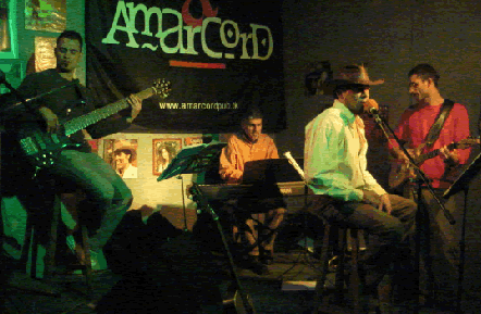 Banegas, Prada, Fisher y Genta. Al fondo, Elvis y Emmylou Harris.