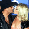 Tim y Faith ayudando al sur